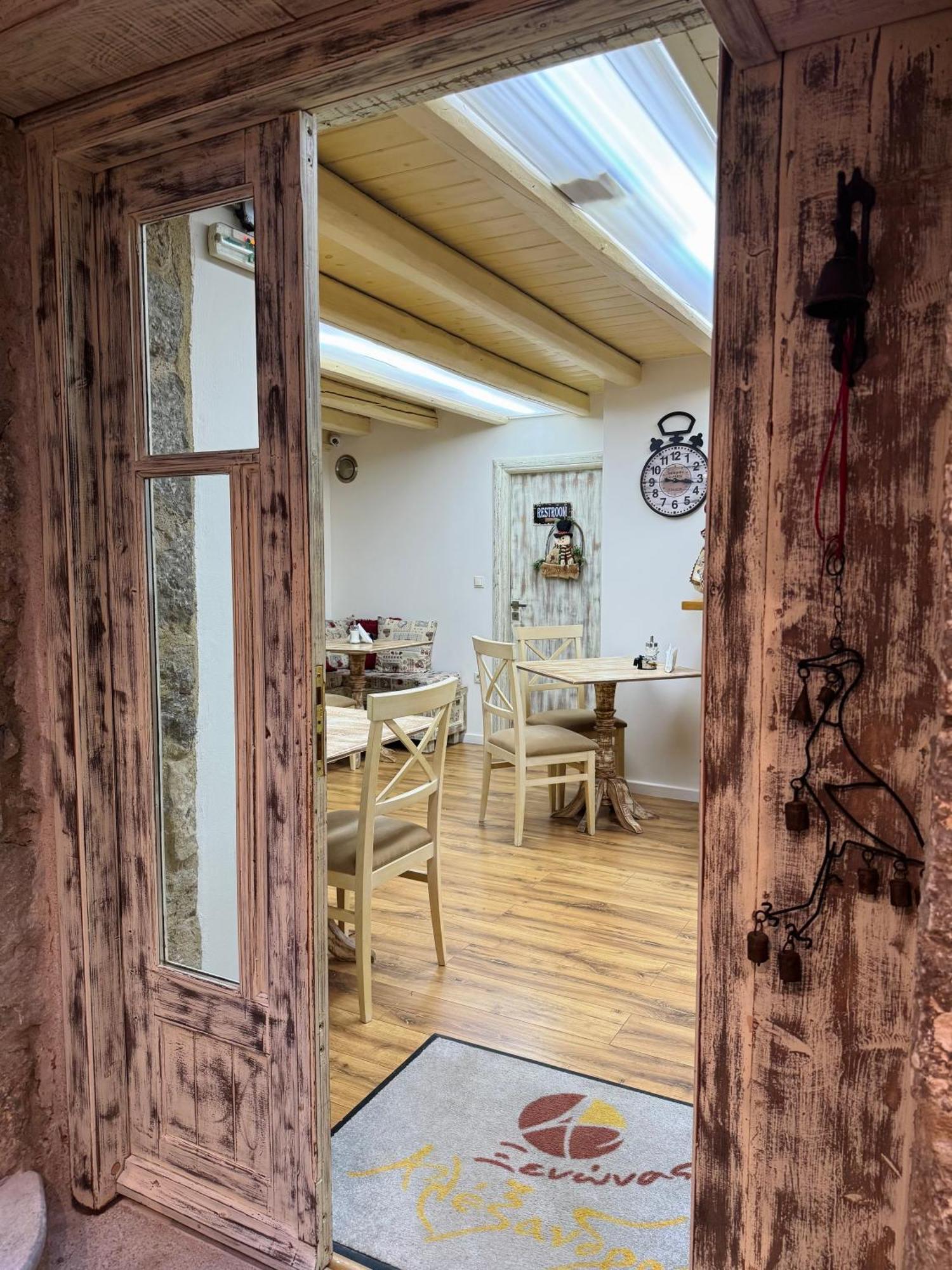Alexandros Guesthouse Arachova Exteriör bild